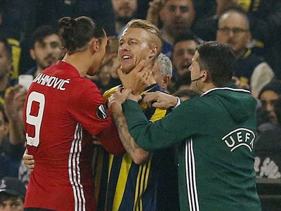 UEFA ra phán quyết vụ Ibra bóp cổ đối thủ