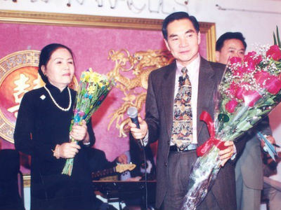 Út Bạch Lan: Sầu nữ hát dạo, nuôi 4 con riêng của chồng