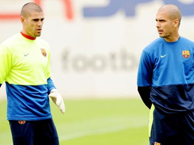 Valdes tái ngộ Guardiola: Chào thầy, “kẻ phản bội”!