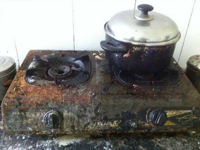 "Chai mặt" thanh lý bếp ga cũ 200k, cô gái được phong danh hiệu "người phụ nữ bẩn nhất năm"