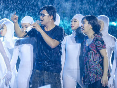 Live show 6 tỷ đồng của Việt Hương: Nước mắt rơi trong mưa
