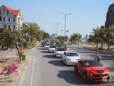 Người đẹp Hạ Long được chồng doanh nhân mang siêu xe và dàn 21 tráp "khủng" đến đám hỏi