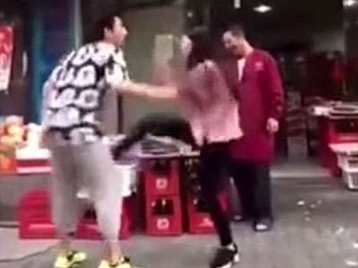 Bị bạn gái "tung chưởng" đúng chỗ hiểm vì keo kiệt
