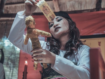 Choáng với hình ảnh "cô gái trăm triệu" Lê Thị Dần trong phim kinh dị