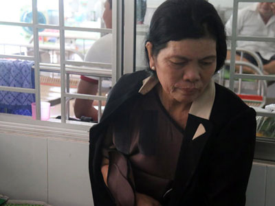 Vụ lật xe khách ở Quảng Nam: “Con tôi mang bầu không biết đứa con ra sao!”