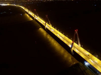 Hà Nội: Chiếu sáng cầu Nhật Tân bằng đèn led đổi màu