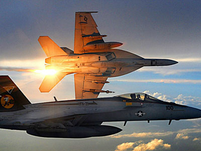 Hai máy bay F/A-18 của Mỹ đâm nhau, phi công thoát nạn