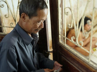 Nỗi lòng người cha nhốt con trong nhà gần 20 năm giữa thủ đô