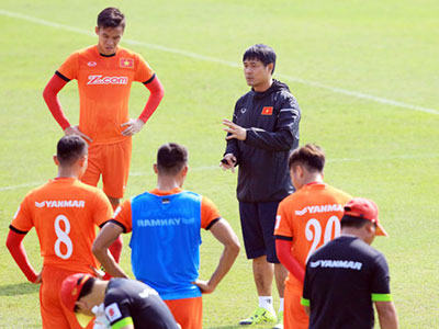 Nóng: Hữu Thắng chỉ loại 4 cầu thủ trước giờ lên đường dự AFF Cup
