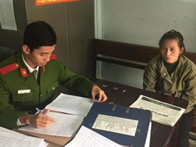 Công an phục kích bắt người phụ nữ trộm cắp
