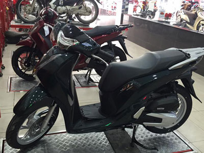 Honda SH 2017 đồng loạt về đại lý tại Hà Nội, chênh giá 14 triệu đồng