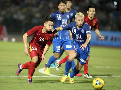 Hàng công dứt điểm kém, tuyển VN hòa Fukuoka