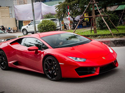 Siêu xe Lamborghini 20 tỷ đầu tiên tại Việt Nam xuống phố