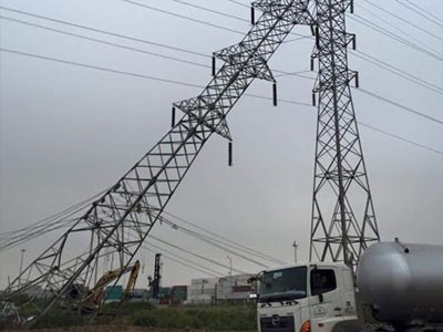 Hải Phòng cắt điện khẩn cấp do đổ cột cao thế