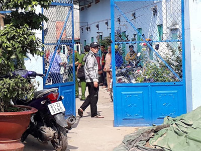 Người bán vé số tử vong trong phòng trọ khóa cửa