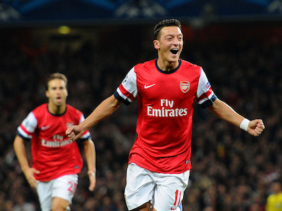 Ozil ký hợp đồng mới với Arsenal, trở thành cầu thủ có lương cao nhất đội