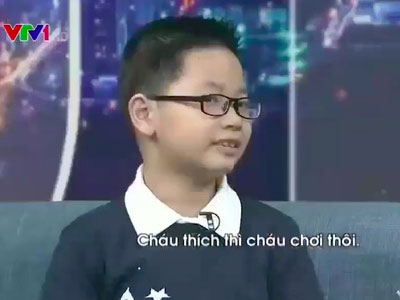 Cậu bé "thần đồng" 3 tuổi tự học tiếng Anh, 7 tuổi nói trôi chảy và 8 tuổi có trình độ ngang HS cấp 3!