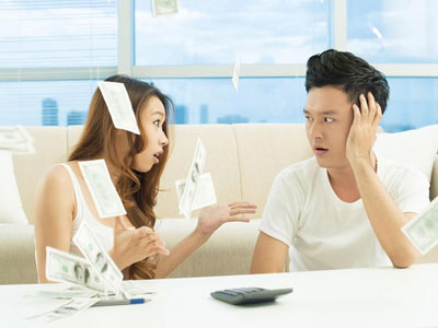 Lấy chồng chồng nuôi đã là việc hên xui cho nên hãy tiêu tiền của chồng hợp lý!