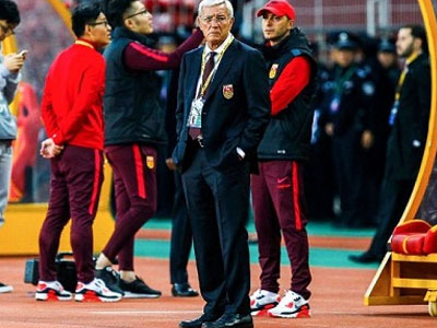 Trung Quốc không thắng trận thứ năm, đứng chót bảng dù có Lippi