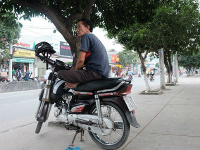 Cảnh quạnh hiu của nghề xe ôm thời công nghệ: "Xe ôm tụi tui sắp hết thời rồi"