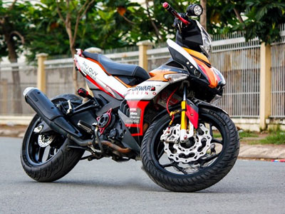 Exciter 150 kết hợp dàn vỏ màu độc và đồ chơi ở Sài Gòn