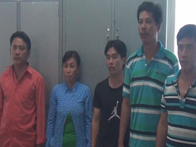 Triệu tập nhóm đánh 3 người bán hàng rong ở Sài Gòn