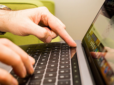 MacBook Pro mới tốt, nhưng giá còn quá "chát"