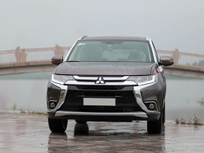 Mitsubishi Outlander - Đối thủ xứng tầm của Mazda CX-5