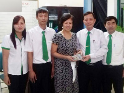 Tài xế taxi trả lại 100 triệu đồng cho Việt kiều Đức