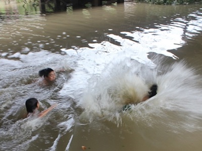 3 nữ sinh chết đuối khi tắm sông sau giờ học