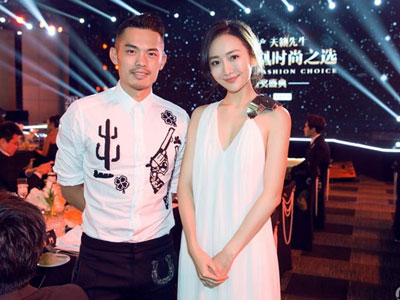Ảnh Lin Dan thân mật với người tình Lưu Khải Uy bị chế nhạo