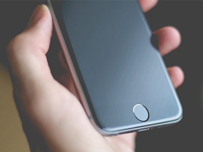 Apple bị Samsung, Google "ép" dùng màn hình OLED trên iPhone