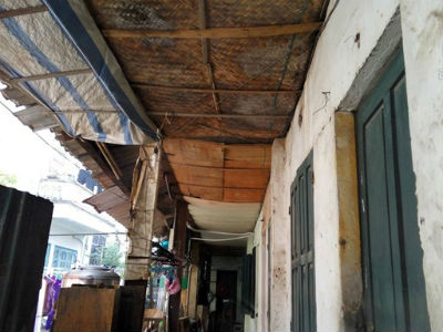 Rùng mình sống tại khu tập thể “cót ép” chờ sập ngay giữa Hà Nội