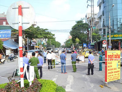 2 nhóm truy sát, 1 thanh niên bị chém tử vong