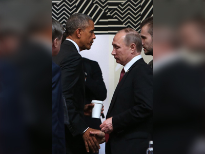 Cái bắt tay lạnh chưa từng thấy của hai ông Obama và Putin