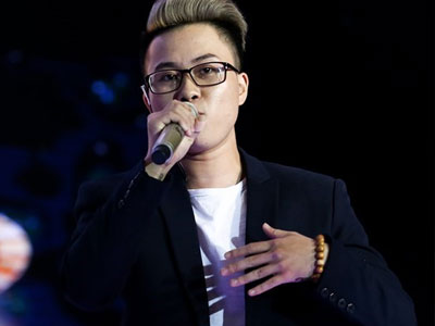 Chàng trai công khai là người chuyển giới ở Sing My Song