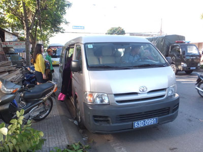 Được mượn xe rước dâu, gia đình trả tiền công an không nhận