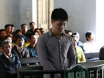 Gã trai 17 tuổi giết hàng xóm rồi cướp vàng