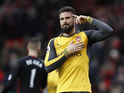 Giroud phá kỷ lục của Nicklas Bendtner