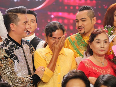 "Soái ca" khiến Mr. Đàm khóc từng bán vé số, làm thợ hồ