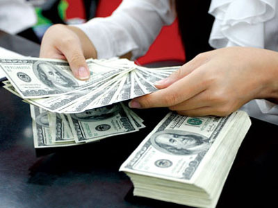 Tỷ giá tiếp tục tăng mạnh, vàng lặng sóng