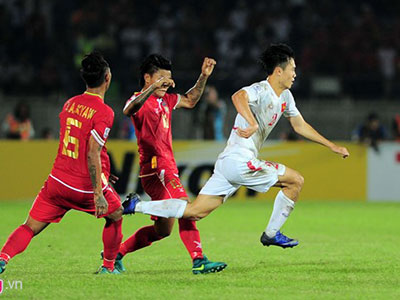 "Văn Toàn đá thế, hết đất cho Công Phượng"