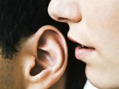 Tại sao phụ nữ làm ồn khi "yêu"?