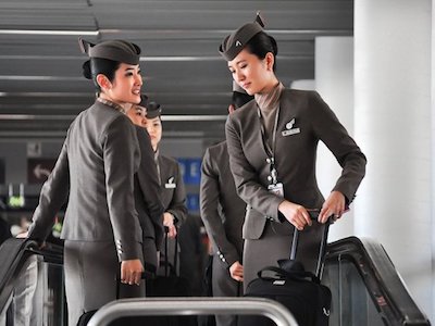 16 bí mật động trời bạn cần biết khi đi máy bay