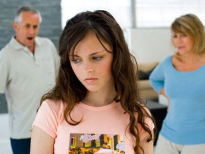Bố chồng "xuống tay" với con dâu vì trốn về ăn giỗ mẹ đẻ