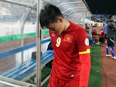 Năm 2014, Công Vinh, Quế Ngọc Hải khóc nức nở vì Malaysia