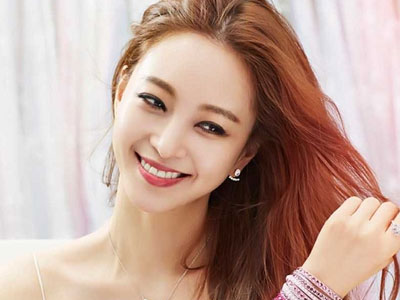 Phụ nữ sinh tháng này giàu có tột đỉnh, tiền vào tới tấp năm Đinh Dậu 2017