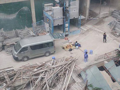 Hà Nội: Một công nhân bị rơi xuống mái tòa nhà bên cạnh tử vong
