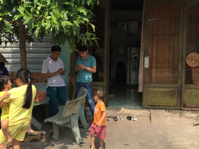 Bình Dương: Đạn bắn thủng cửa kính, cháu bé 3 tuổi thoát chết trong gang tấc