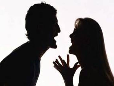 Cuộc sống "đọa đầy" khi cạn tình của đôi vợ chồng trí thức